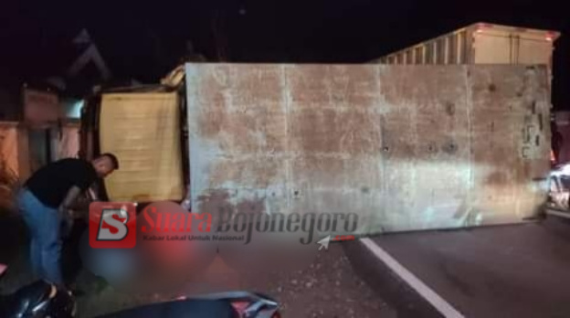 Satu Orang Meninggal Dunia Setelah Insiden Truck Box Tabrak Truck Tangki Lalu Tabrak Sepeda&nbsp;Motor
