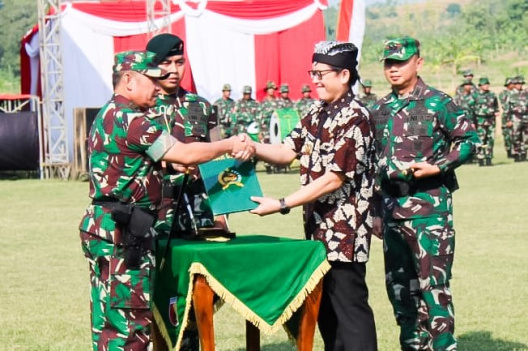 kegiatan TMMD 120 Kodim Bojonegoro Ditutup, Hasil Program Diserahkan Dari Kodim Ke Pemkab&nbsp;Bojonegoro