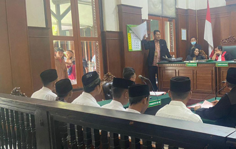 Enam Terdakwa Pengeroyokan Hingga Meninggal Dunia di Bojonegoro, Jalani Sidang Perdana di PN&nbsp;Surabaya
