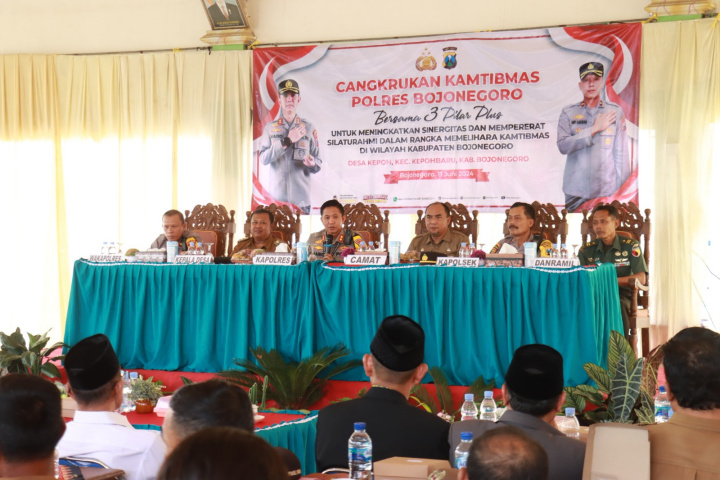 Kapolres Ajak Jaga Kondusifitas Kamtibmas di Bojonegoro, Saat Sapa Warga Lewat Cangkrukan&nbsp;Kamtibmas