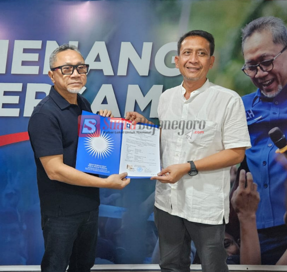 Ketua DPP PAN Serahkan Rekom Kepada Setyo Wahono Untuk Maju Sebagai Calon Bupati&nbsp;Bojonegoro