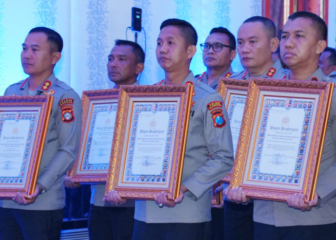 Kapolres Bojonegoro Terima Penghargaan Pelayanan Prima Kategori A Versi PEKPPP&nbsp;Nasional