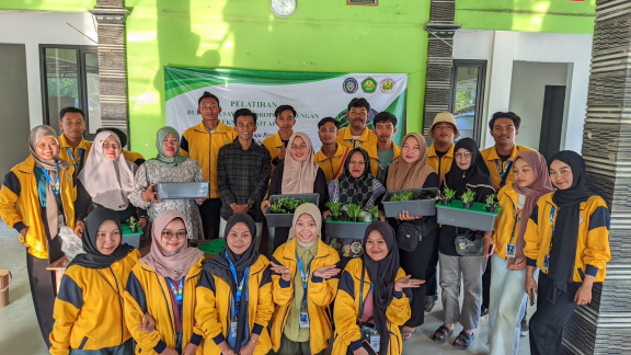 Mahasiswa KKN TK Kelompok 07 Unigoro Sukses gelar Pelatihan Budidaya Sayur&nbsp;Hidroponik