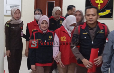 Kejaksaan Negeri Bojonegoro Tahan Dua Tersangka Dugaan Korupsi Pengadaan Mobil Siaga&nbsp;Desa