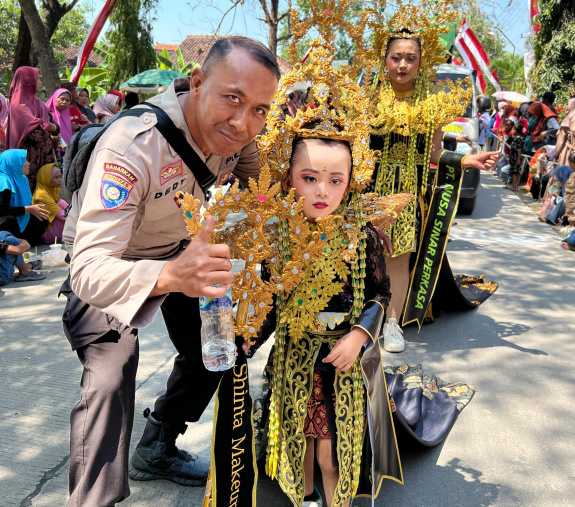 Karnaval Budaya, Polsek Temayang Berikan Pengamanan untuk&nbsp;Kelancaran