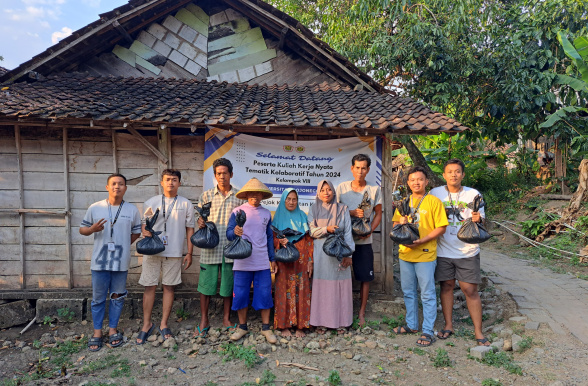 Mahasiswa Unigoro Bagikan Pupuk Organik Hasil Program KKNTK&nbsp;08