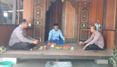 Kapolsek Padangan Ajak Ciptakan Kamtibmas Dengan Silaturahmi Ke Pengasuh Pondok Pesantren 